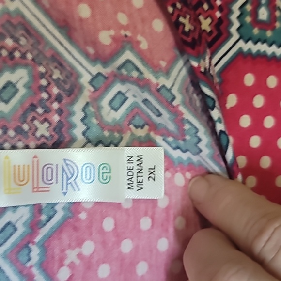 2XL BNWOT Lularoe classic tee - Picture 3 of 4